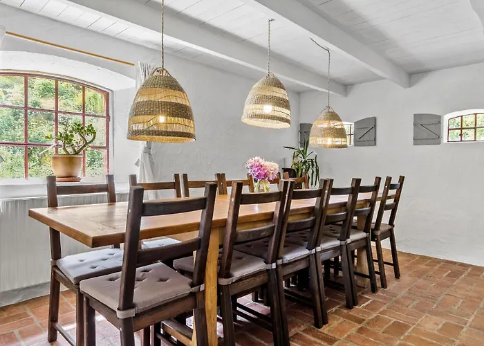 5 Bedroom Cozy In Feriehus